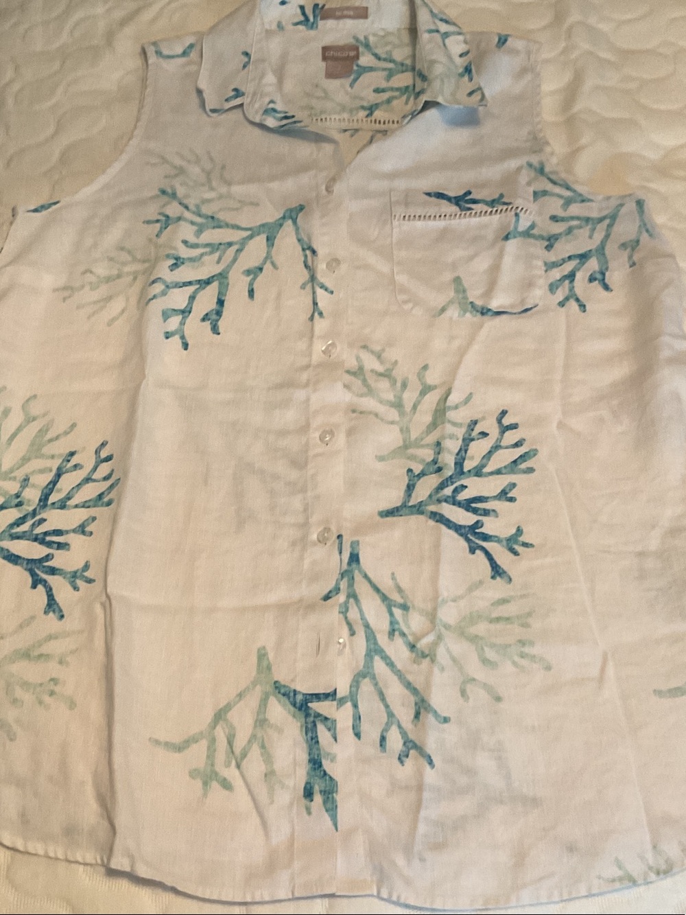 Chico's White Sleeveless Button-Front Shirt with Blue Aqua Coral Print